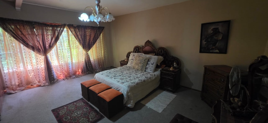 6 Bedroom Property for Sale in Wilkeville North West